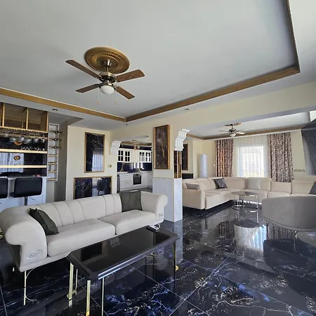 Long Apartment *