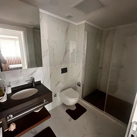 Long Apartment *